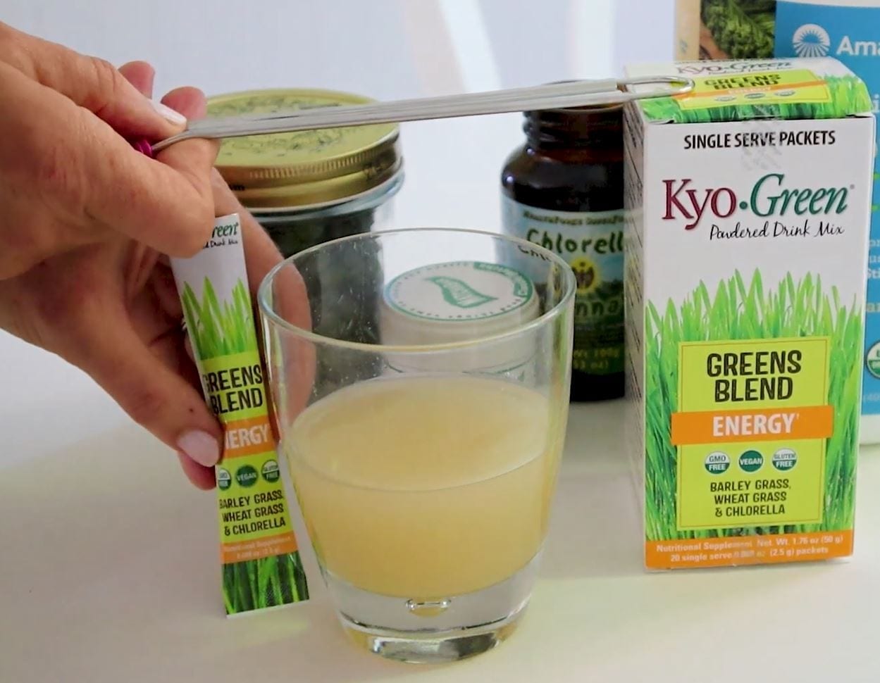 Vlog: Powdered Green Drink Review from Nutritionist Sophie Uliano